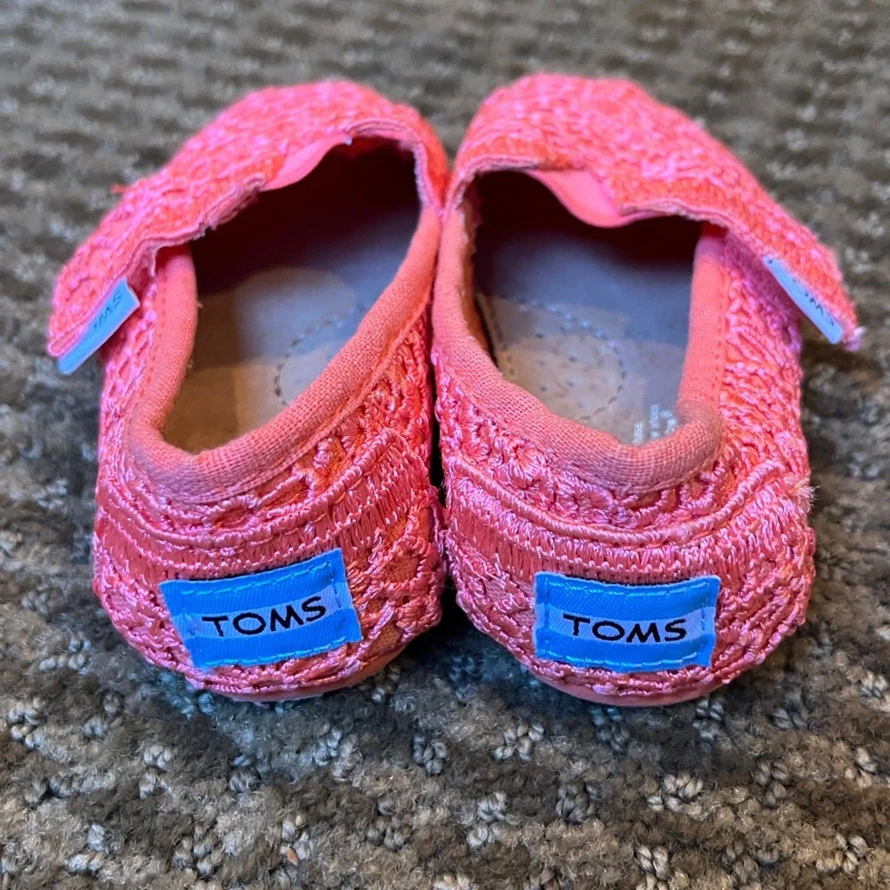 🧡TOMS Alpargata Crochet Floral Print Slip on shoes Size T5 EUC!🧡